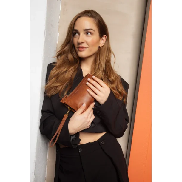 Lisa Urban Clutch Walnut